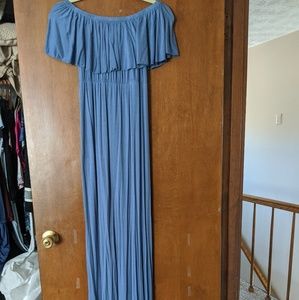 Long maternity shoot dress